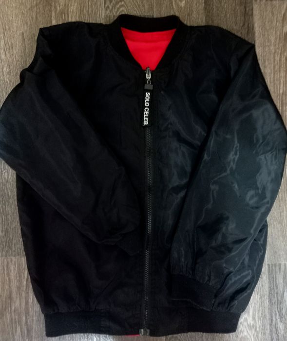 Ветровка на мальчика 9-13 лет смотря какой ребёнок. В хорошем состояни