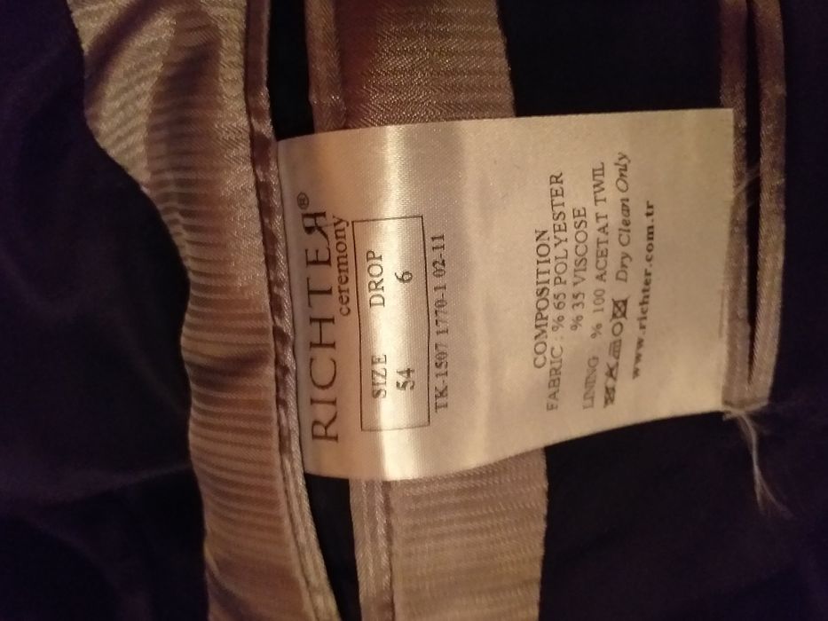 Продавам абиторенски костюм.
