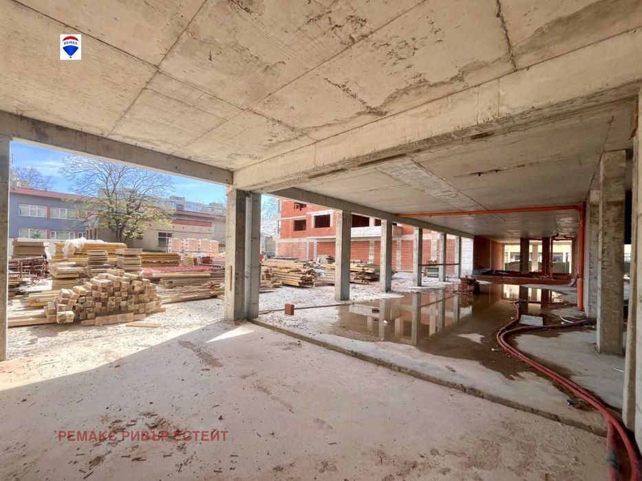 Продава се Офис в Русе, Родина 1 - 740 кв.м за 525 €/кв.м - Снимка #1