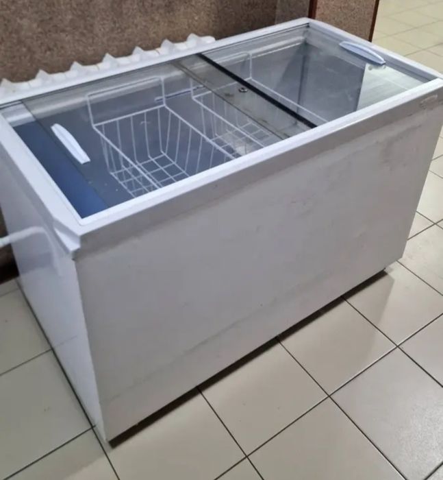 Продам морозильную витрину