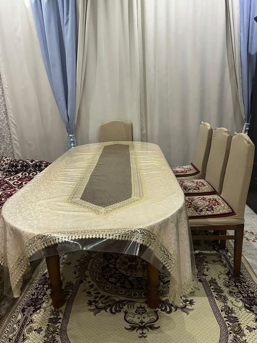 Стол со стульями