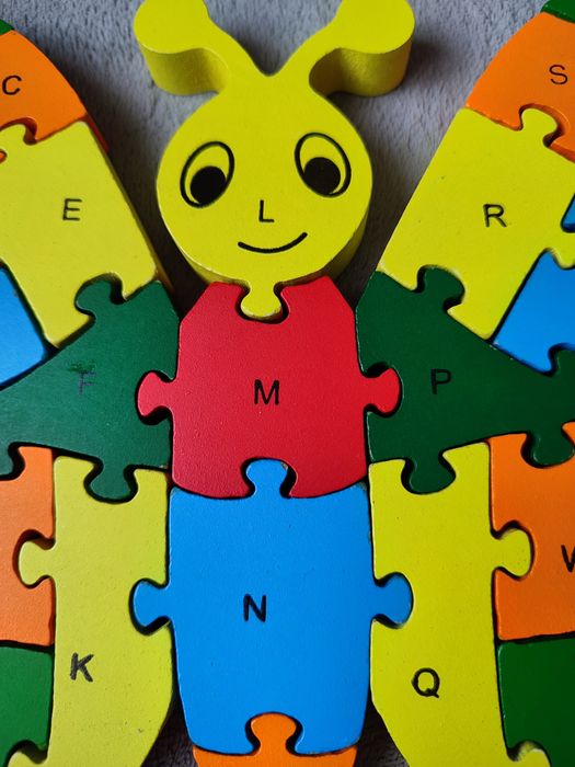 Два пъзела, единия е дървен