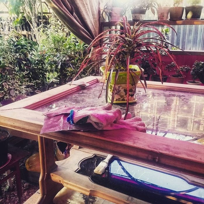 Винтажный журнальный столик