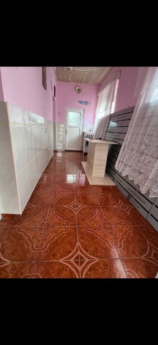 Inchiriez casa la tara