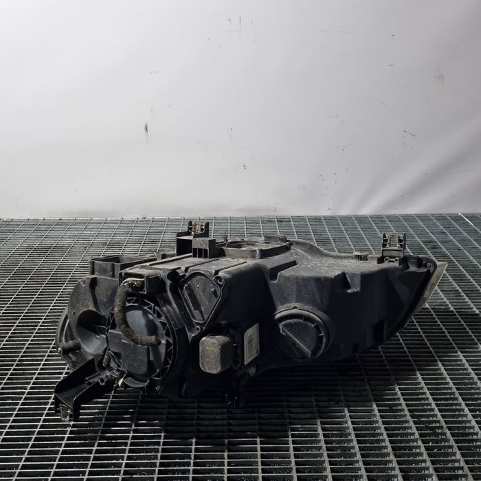 Far Dreapta BMW X5 E70 - SUV 4 Usi (1333) Xenon