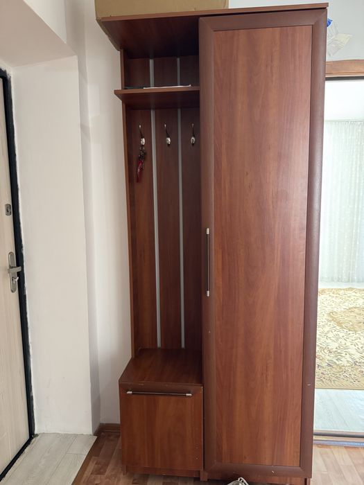 Шкаф для прихожей за 15 000 тг