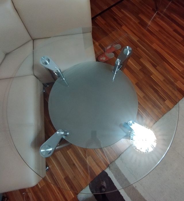 Продам стеклянный стол