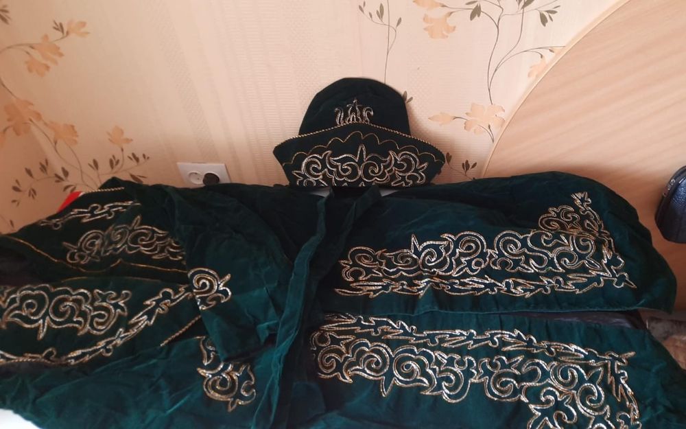 Продам чапан новый