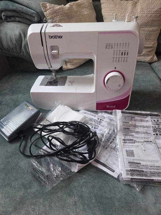 Masina de cusut BROTHER RL417VP2, 17 programe, 850 imp/min, alb-roz