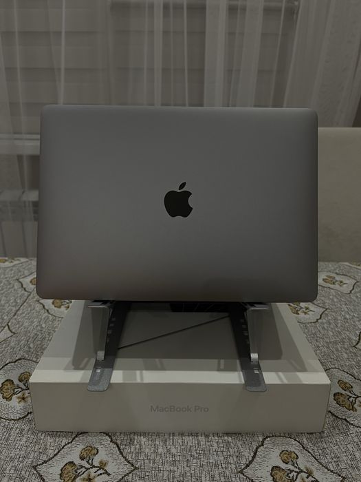 MacBook 8/128 + Комплект (Макбук)