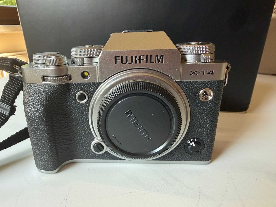 Fuji XT-4 stare buna + obiectiv 18-55 mm, 2.8