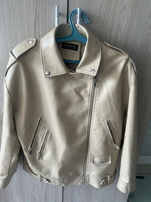 Продам ветровку в хорошем состоянии.