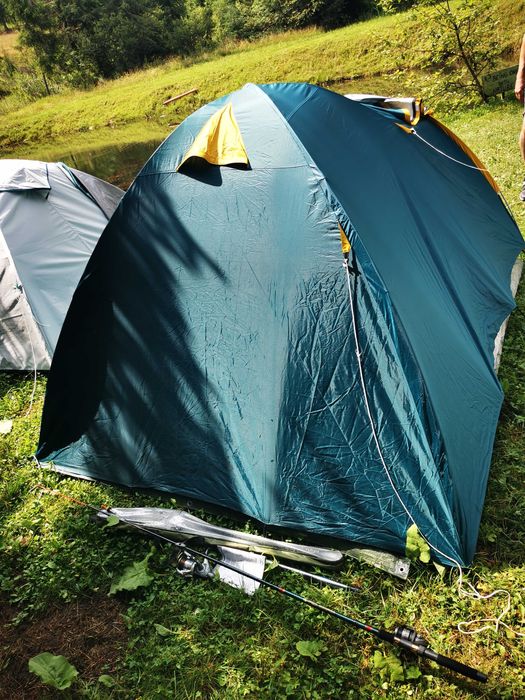 Cort pentru 3 persoane