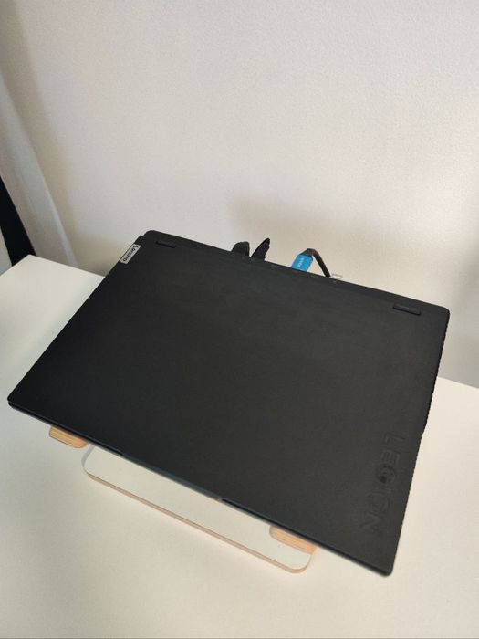 Геймърски лаптоп Lenovo Legion Pro 7 16IRX8H