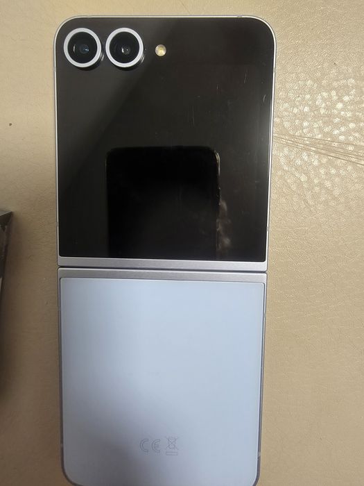 Samsung Galaxy Z Flip 6