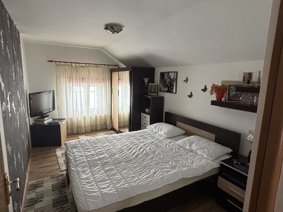 Vand sau schimb casa