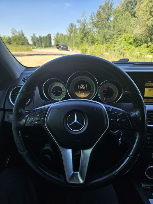 Vând Mercedes C250