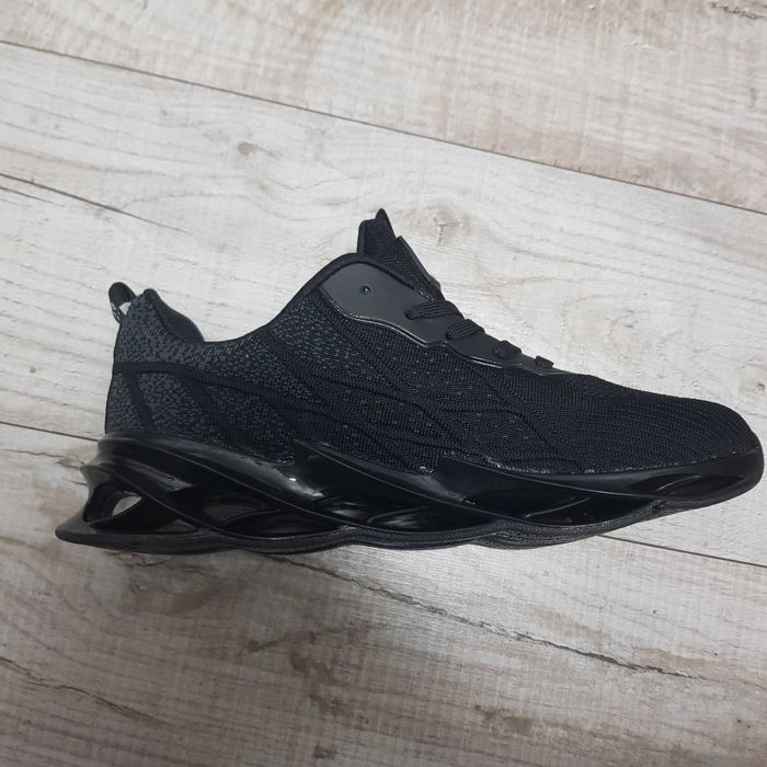 Новые кроссовки 43 размер