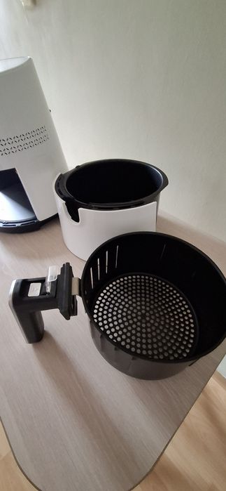 Friteuză cu aer cald Heinner AirFryer HAF-1300WH – ca nouă,