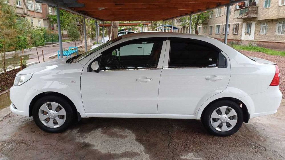 Nexia 3 sotiladi srochni, holati a'lo