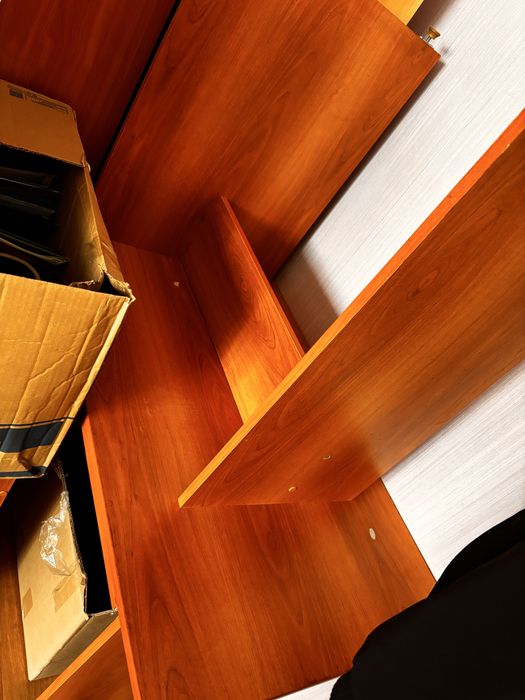 Продам офисную мебель.