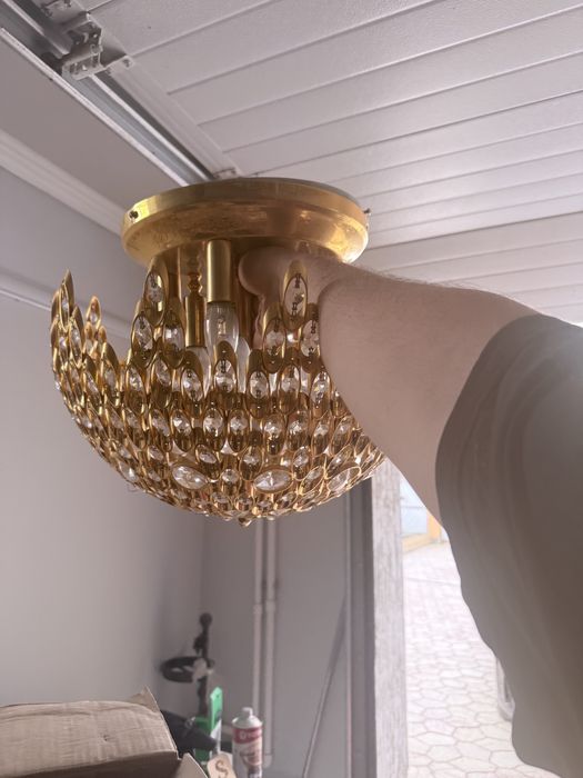 Продается Люстры