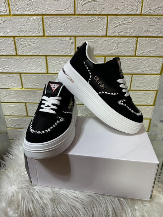 Adidași pentru damă Guess