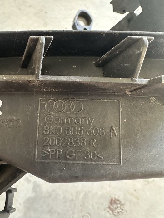 Suport far / trager dreapta fata Audi A4 B8 - 8K0805608A