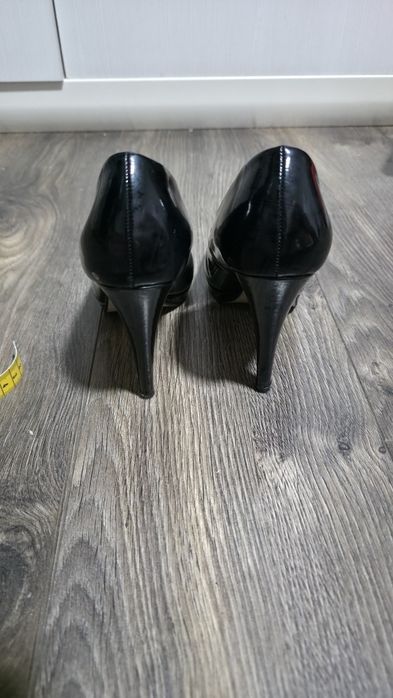 Pantofi cu toc inalt