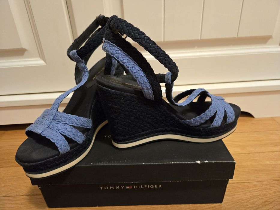 Sandale Tommy Hilfiger, 37, ca noi