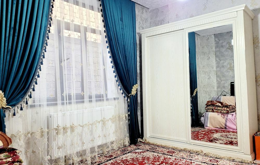 2 qavatli xovli Tanhause,  podval, remontlari bilan,