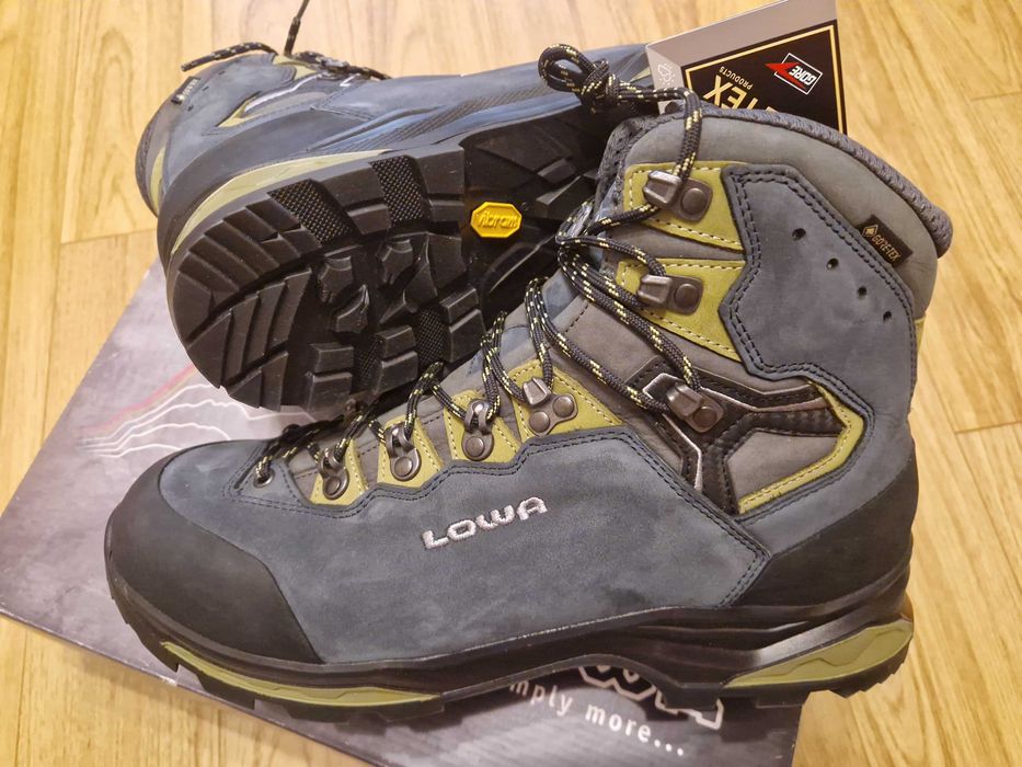 Bocanci, ghete LOWA Camino Goretex, masuri 45-46. Made in Germany!
