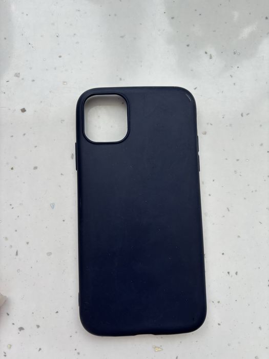 Калъфи за iPhone 11 – различни цветове (като нови)
