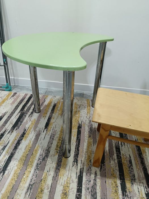 Детский стол и стульчик б/у