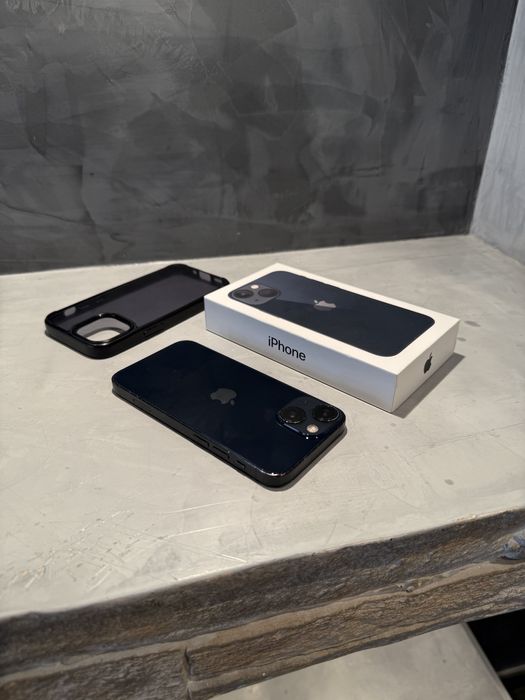 Iphone 13 Mini Midnight 128 GB + подарък
