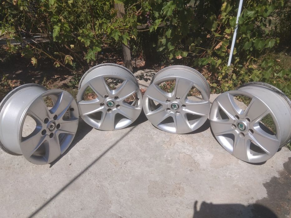 Vând Jante de aliaj originale Skoda Octavia 2! 16"