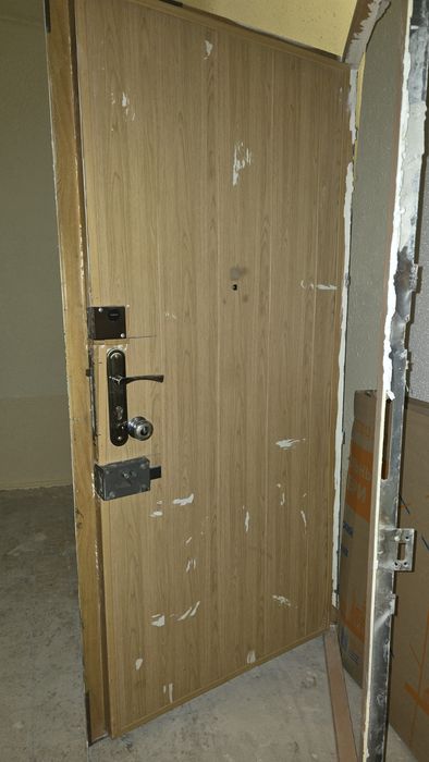 Продам металлические двери