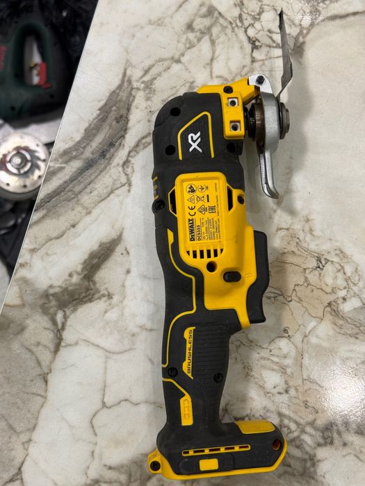 DeWalt DCS355 XR 18V Brushless мултифункционален инструмент