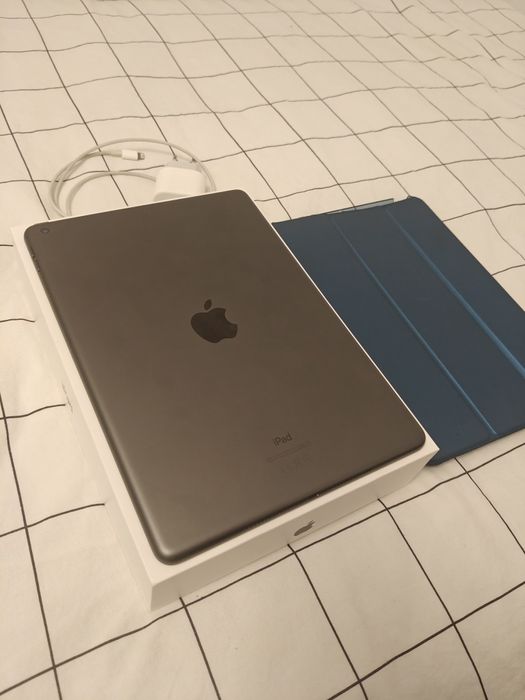 Vând tableta iPad 8th Gen in stare excelentă