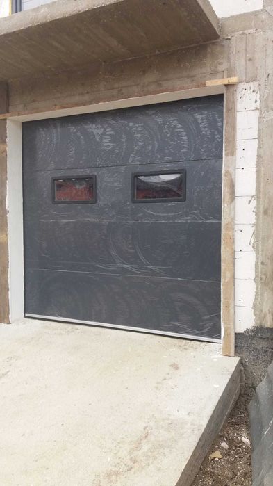 Uși de Garaj secționale