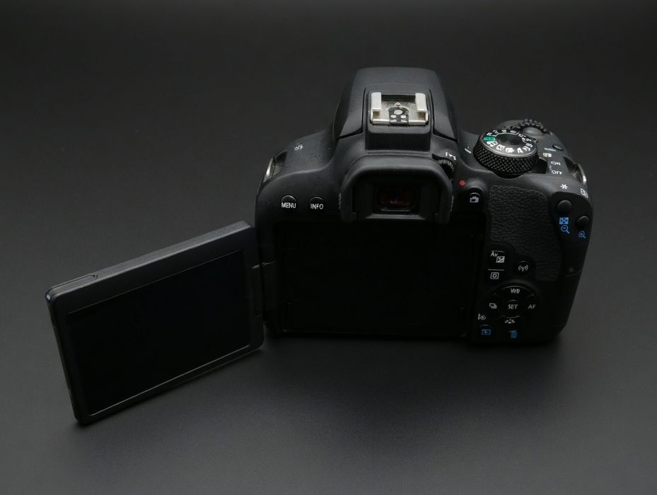 Canon EOS 800D. В идеальном состоянии.