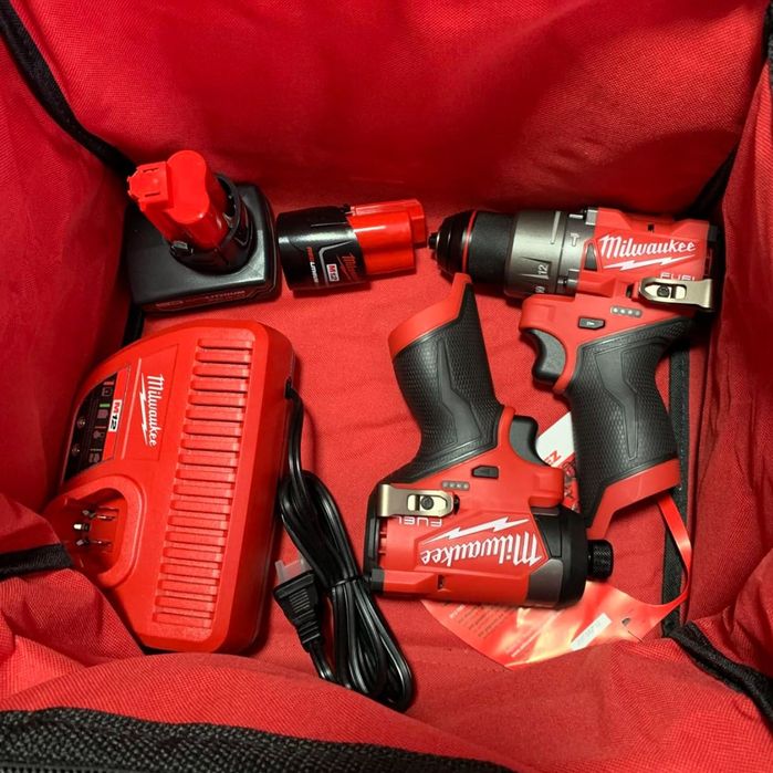 Milwaukee Шуруповерты M12  набор