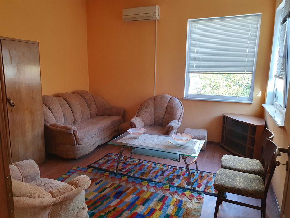 Къща,тухла на 2 ет.,гараж,двор 390 кв.м.,2-ра зона