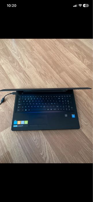 Laptop Lenovo Slim Display 15,6 inch led,4gb ram ddr3,600gb memorie perfect functional cu încarcător