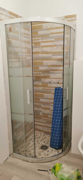 Usi si Pereti / Panouri Sticla pentru Dusuri SIGILATE FRANTA