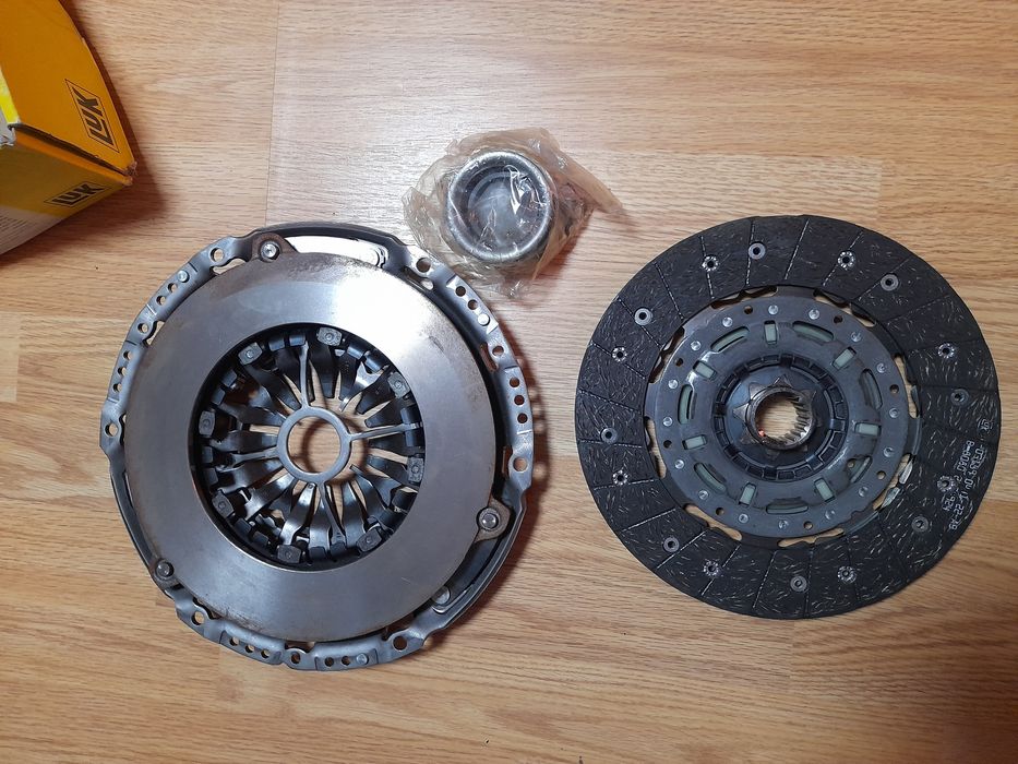 Vind chit ambriaj complet Toyota Avensis2007.