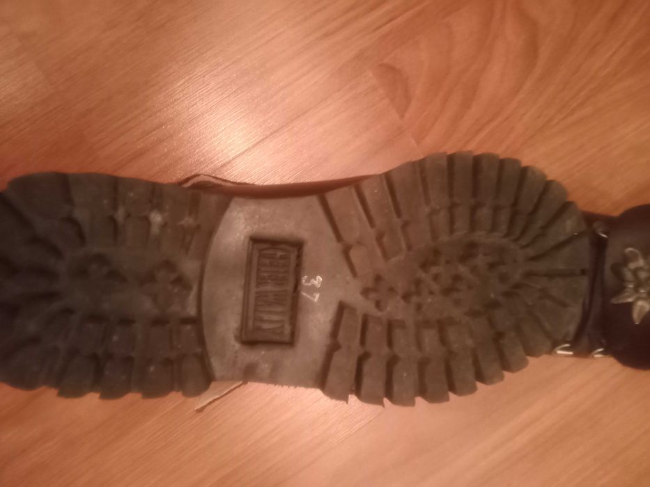 Продам женские  кожаные ботинки