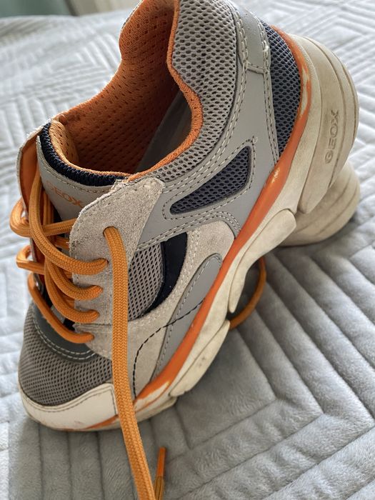 Продам кроссовки