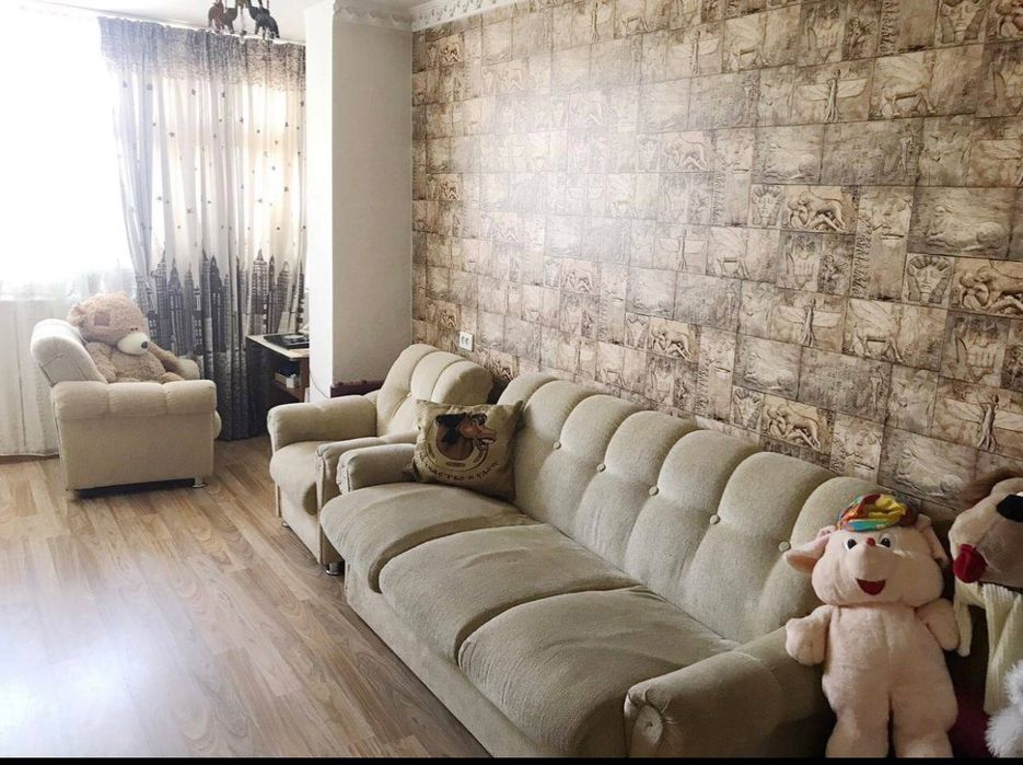 Uy sotiladi(2 xonali), remonti juda yaxshi!