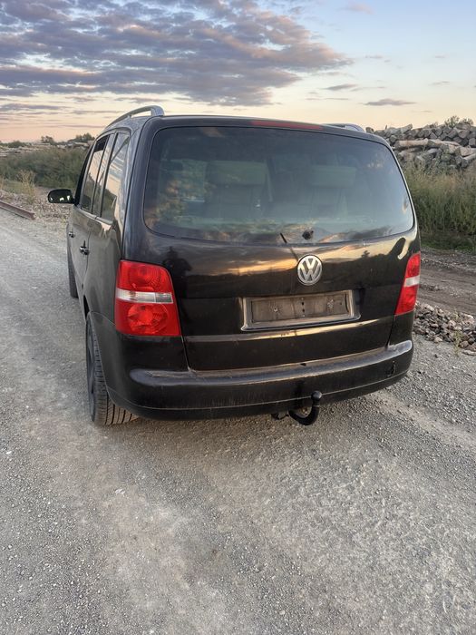 Dezmembrez  Volkswagen Touran